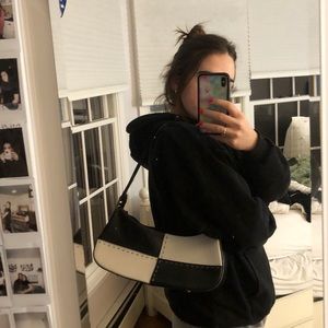 TRENDY BAGUETTE PURSE!!